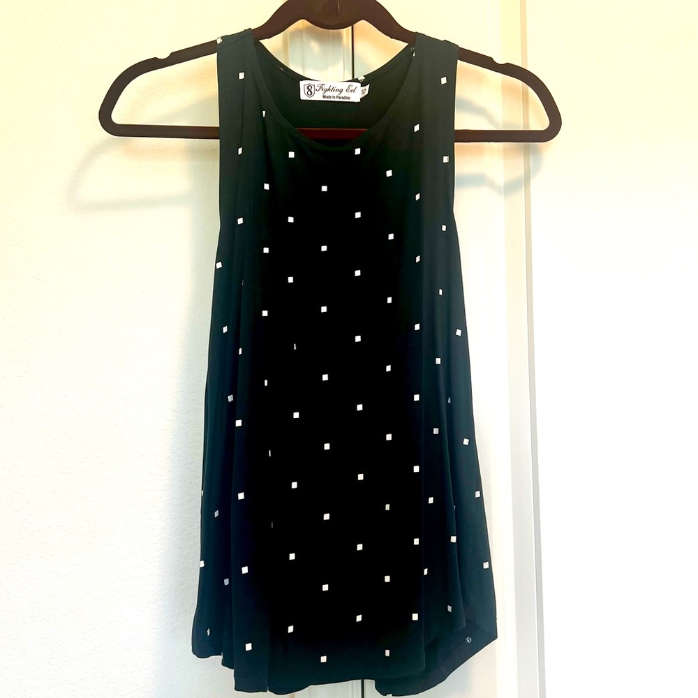 Fighting Eel square print top